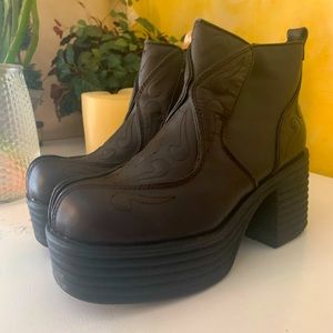 Brown  platform boots cute  70s vibes